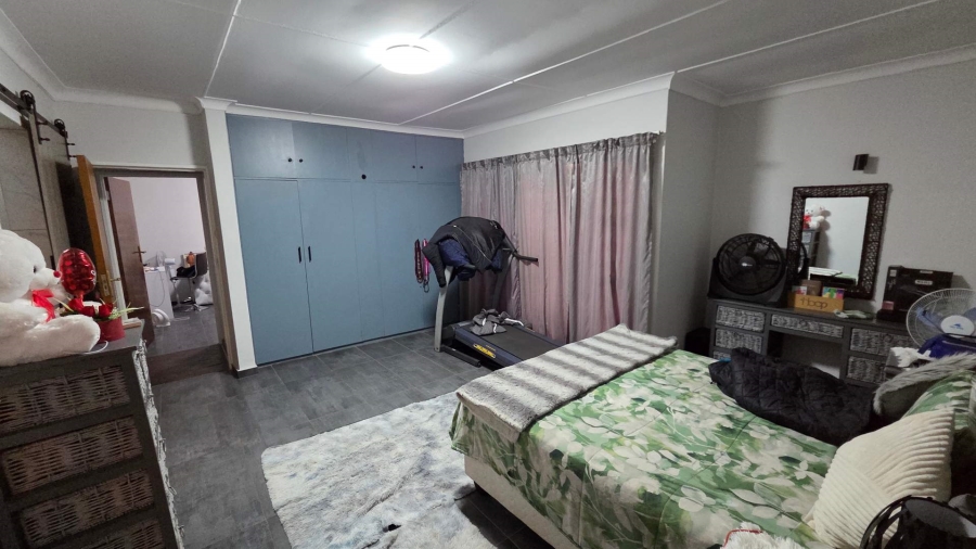5 Bedroom Property for Sale in Fichardt Park Free State
